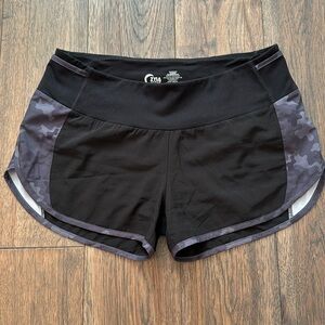 Zyia Shorts size M